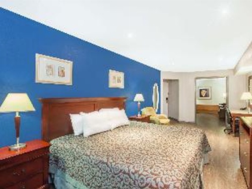 Days Inn by Wyndham San Antonio Alamo/Riverwalk image 16