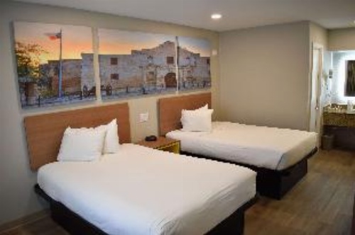 Days Inn by Wyndham San Antonio Alamo/Riverwalk image 6